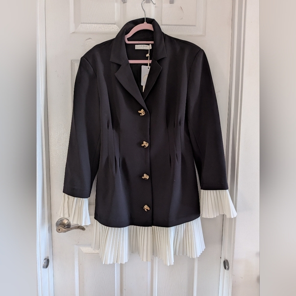 Commense V-Neck Two-Tone Pleated Button Dress - Picture 11 of 16